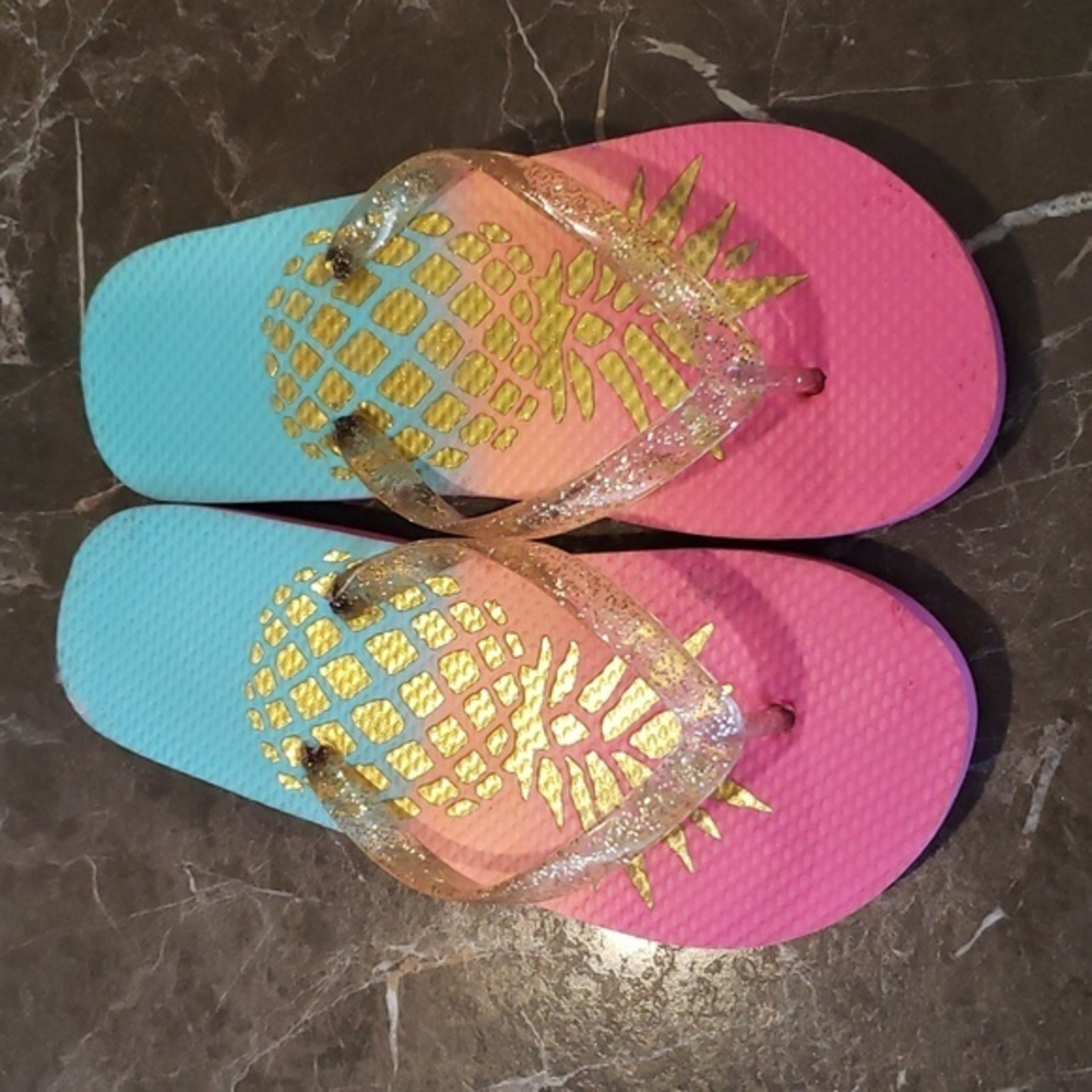 Children's place flip flops size 12/13